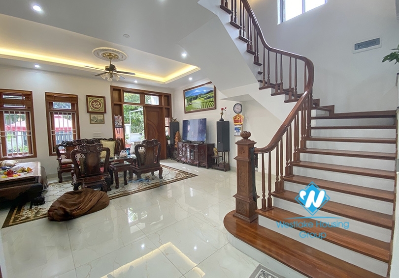 Garden house 4 bedrooms river view for rent in Ngoc Thuy, Long Bien district
